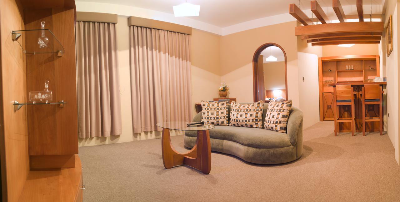 Hotel Premier ウェウェテナンゴ エクステリア 写真